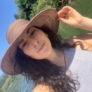 Meet your Posher, Danielle